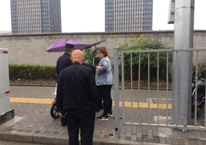 伸出援手，大愛無疆，宗保北蔡市容項目隊員救助暈倒女子