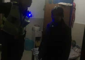 七旬老人深夜迷路，熱心特保護(hù)送回家 --五常輔警項(xiàng)目將迷路老人送