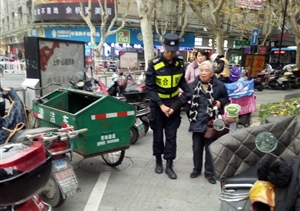 老人身體不適，幸遇宗保隊(duì)員 --臨平市容項(xiàng)目將身體不適老人送回家