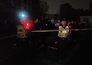救人滅火忙不停 宗保隊(duì)員顯神威 ——五常輔警幫忙救人、救火