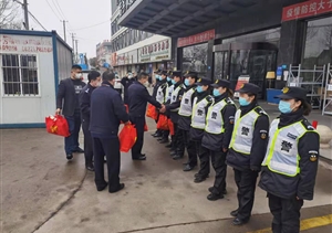 春節(jié)慰問到一線 溫情匯聚隔離點 —陸家嘴公安處領(lǐng)導(dǎo)到隔離點慰問