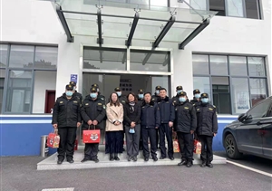 金山衛(wèi)鎮(zhèn)工會主席慰問宗保隊(duì)員